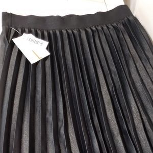 Jill (pleated skirt)